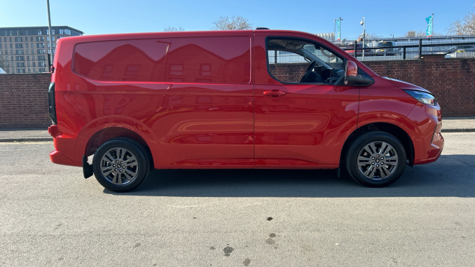 Ford Transit Custom 280 L1 Diesel Fwd 2.0 EcoBlue 136ps H1 Van Limited - Image 9